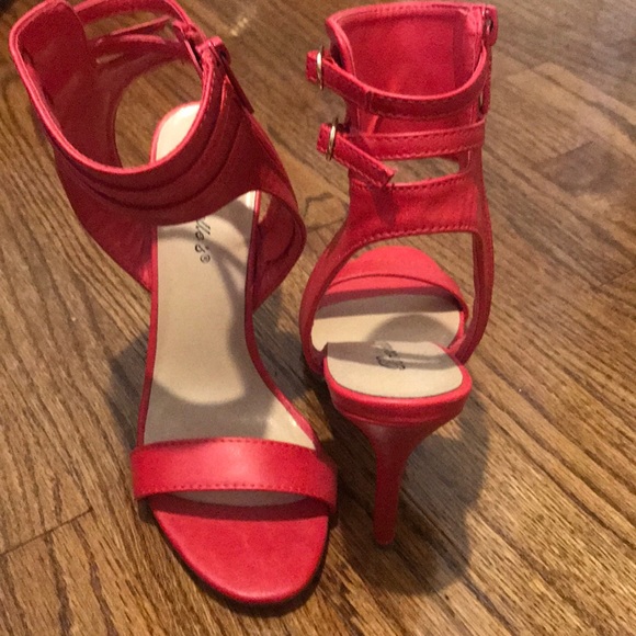Red Heels, - Picture 3 of 3
